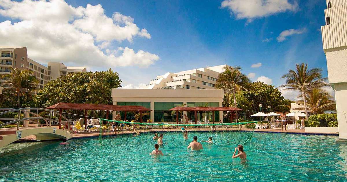 Een foto van het zwembad bij Park Royal Cancun All Inclusive