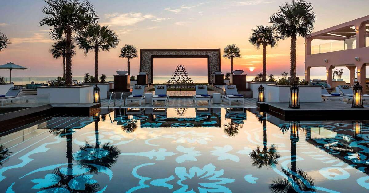 Een foto van het zwembad bij Fairmont Fujairah Beach Resort