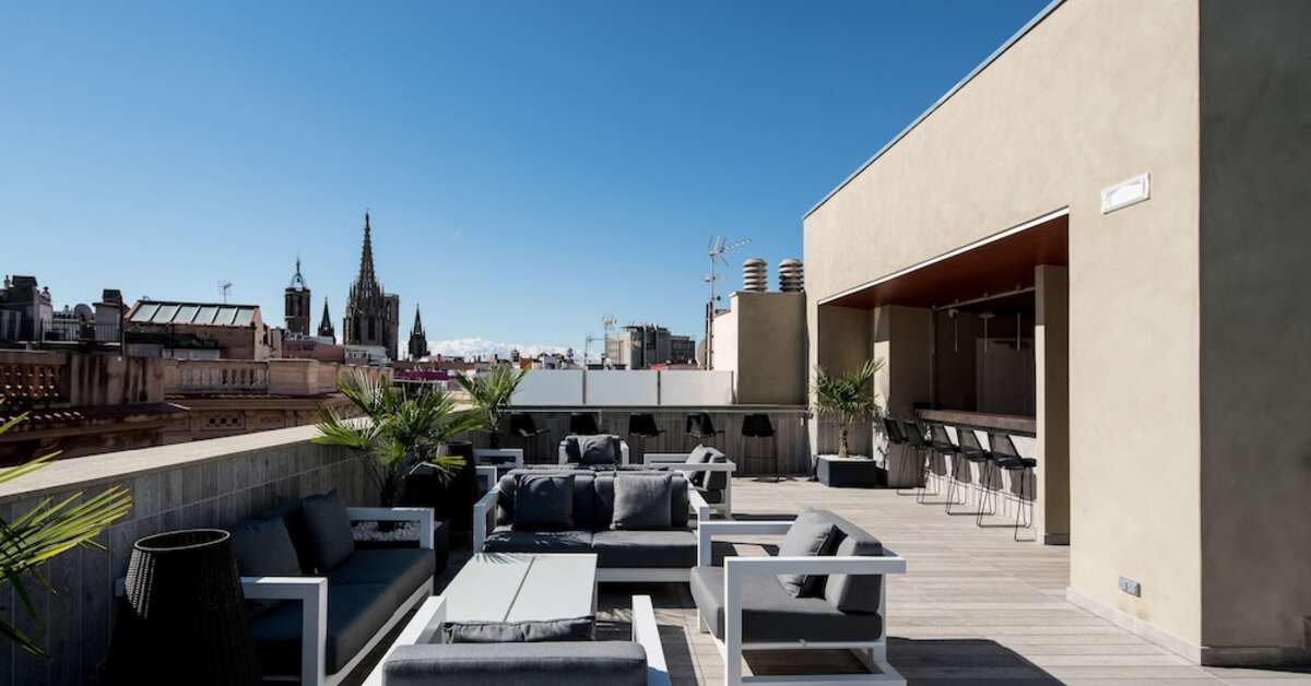 Een foto van het terras bij Catalonia Magdalenes