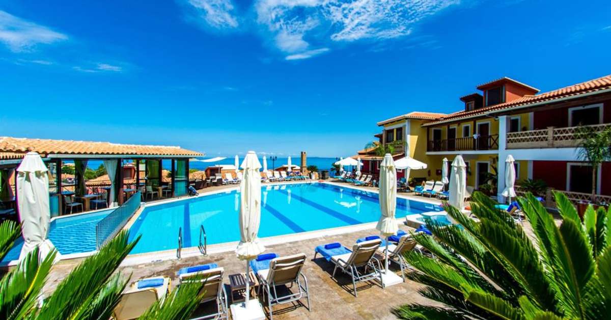 Een foto van het zwembad bij Sea View Village