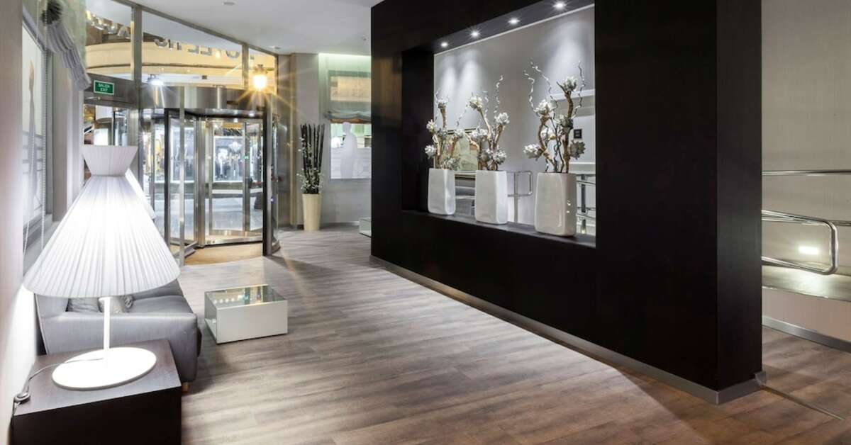 Een foto van het interieur van Catalonia Excelsior
