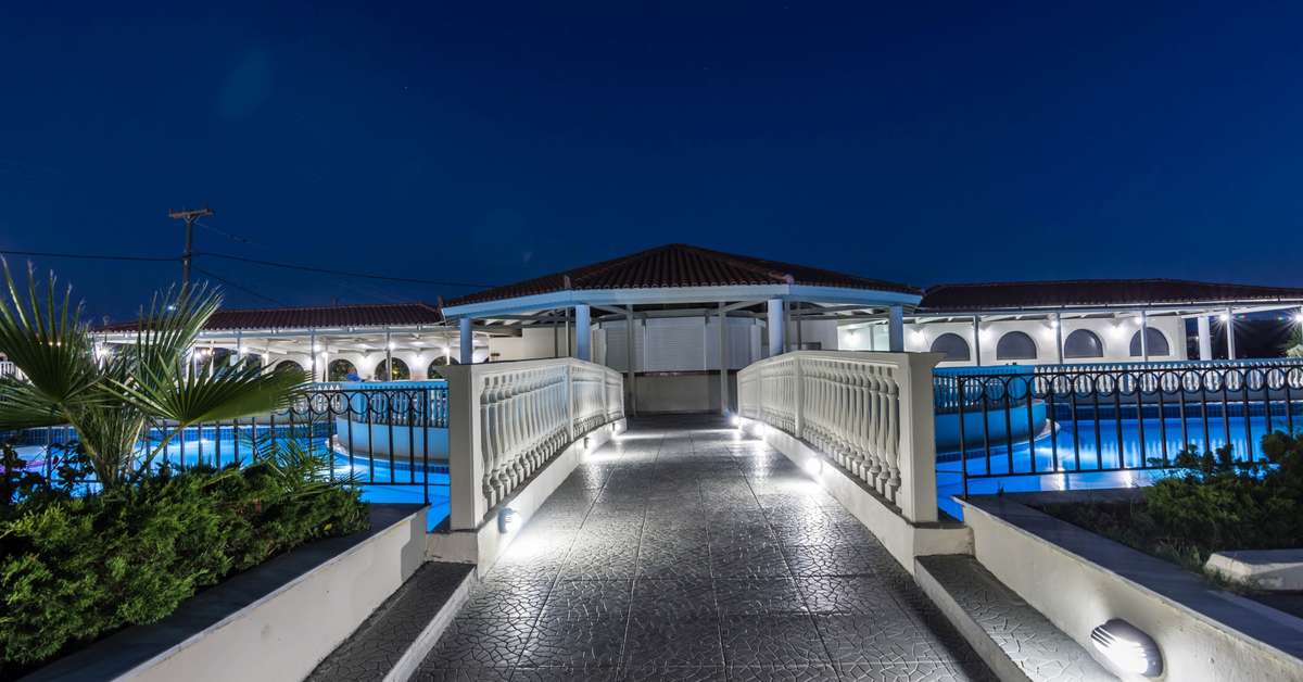 Een foto van het zwembad bij Surreal Exotica Hotel & Spa by Zante Plaza