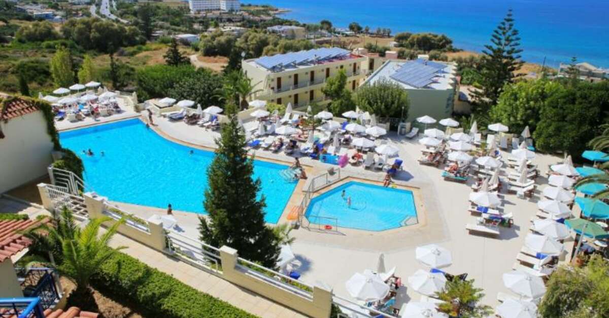 Een foto van het zwembad bij Rethymno Mare