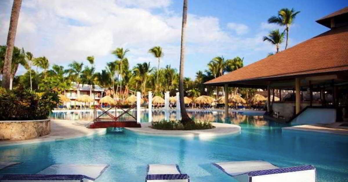 Een foto van het zwembad bij Grand Palladium Bavaro Suites Resort & Spa