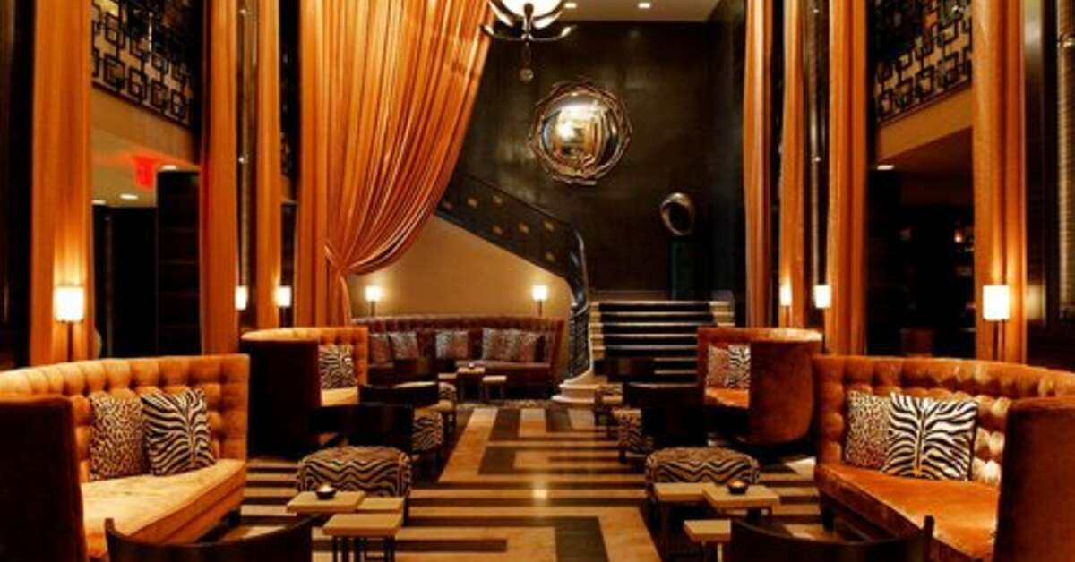 Een foto van het interieur van The Empire Hotel