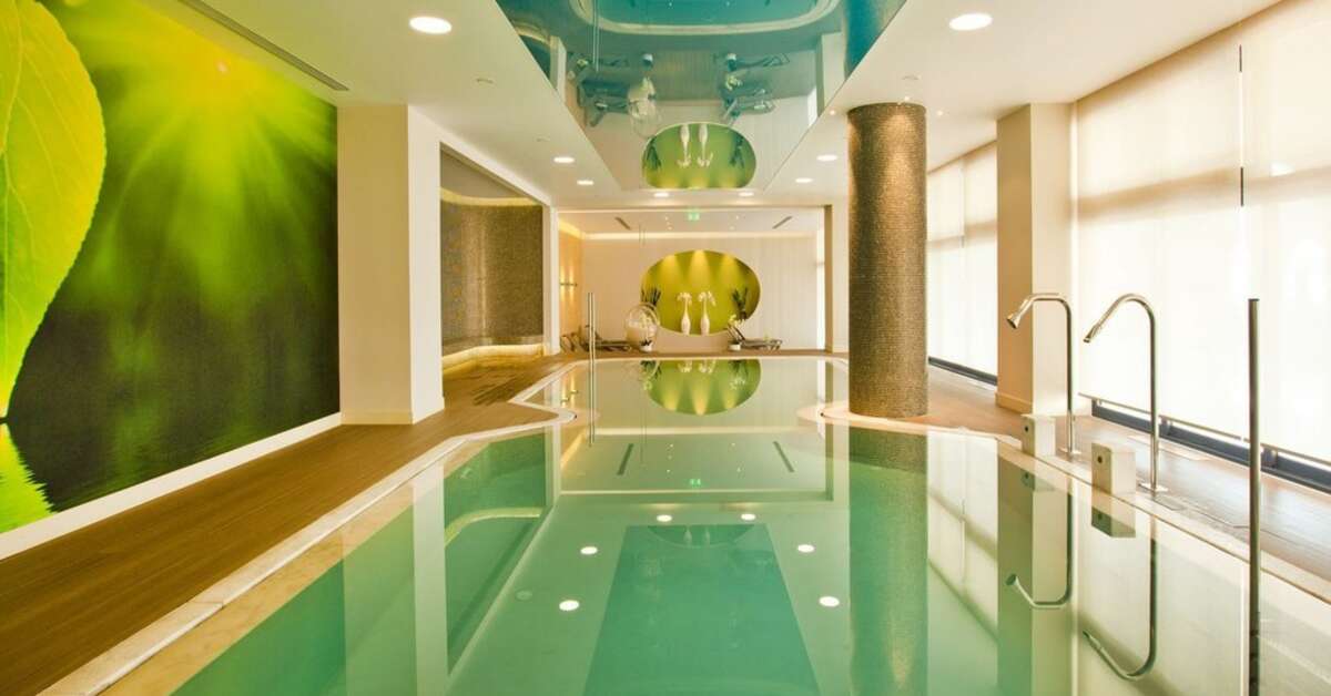 Een foto van het zwembad bij Kipriotis Maris Suites