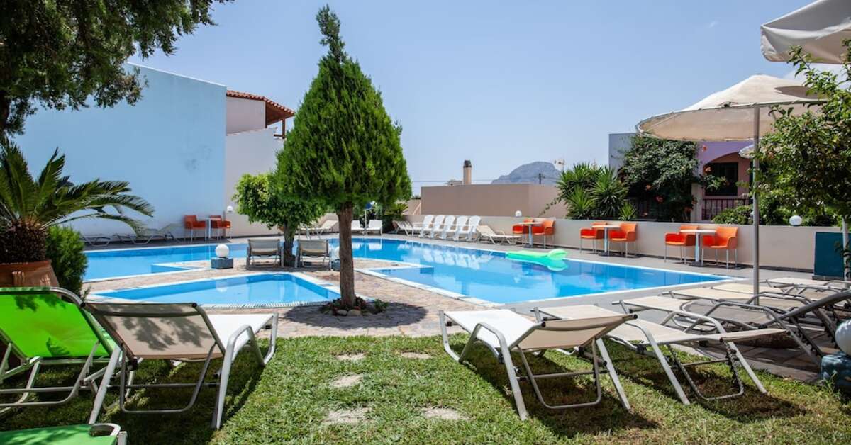 Een foto van het zwembad bij Myrtis Hotel