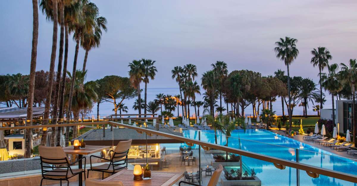 Een foto van Acanthus Cennet Barut Collection