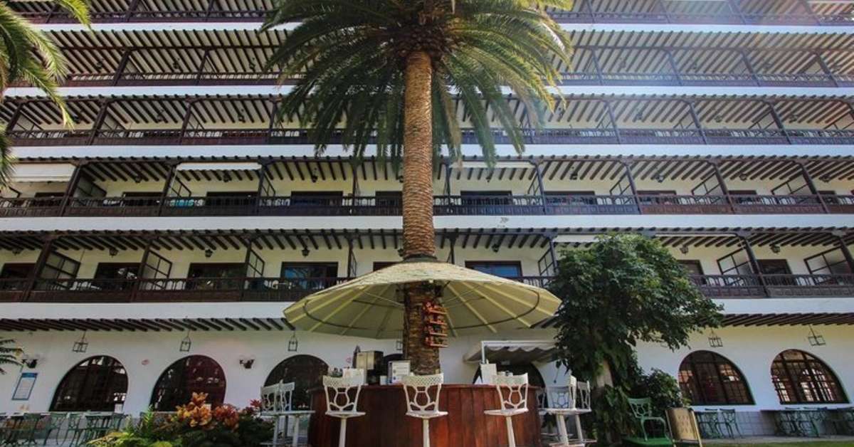 Een foto van het terras bij Coral Teide Mar