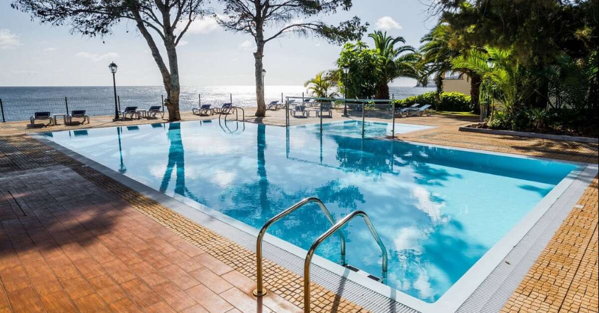 Een foto van het zwembad bij Albatroz Beach & Yacht Club