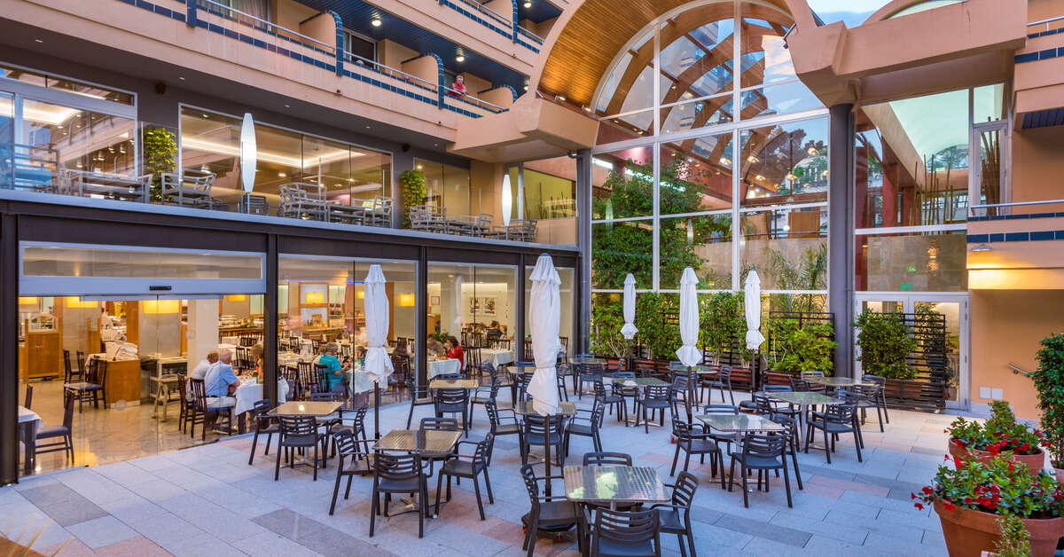 Een foto van het terras bij 4R Hotel Playa Park