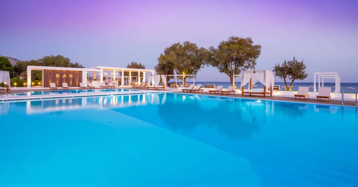 Een foto van het zwembad bij Kamari Plus Hotel