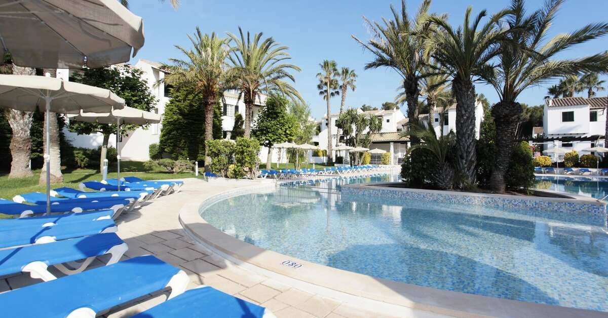 Een foto van het zwembad bij Grupotel Club Menorca