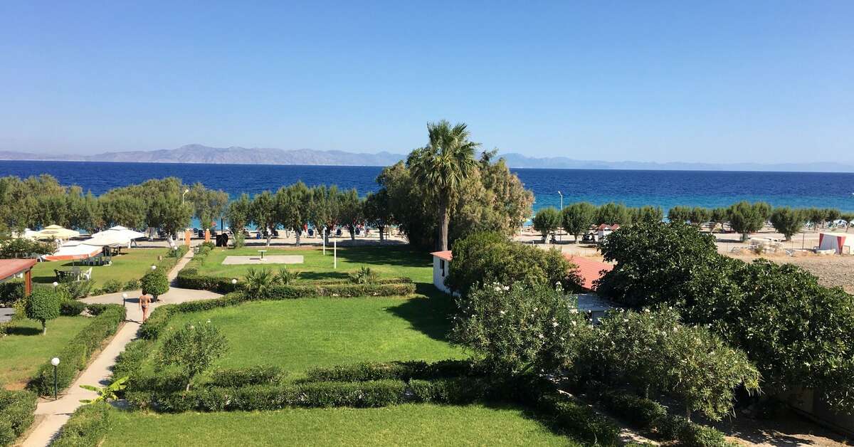Een foto van het terras bij Bayside Hotel Katsaras