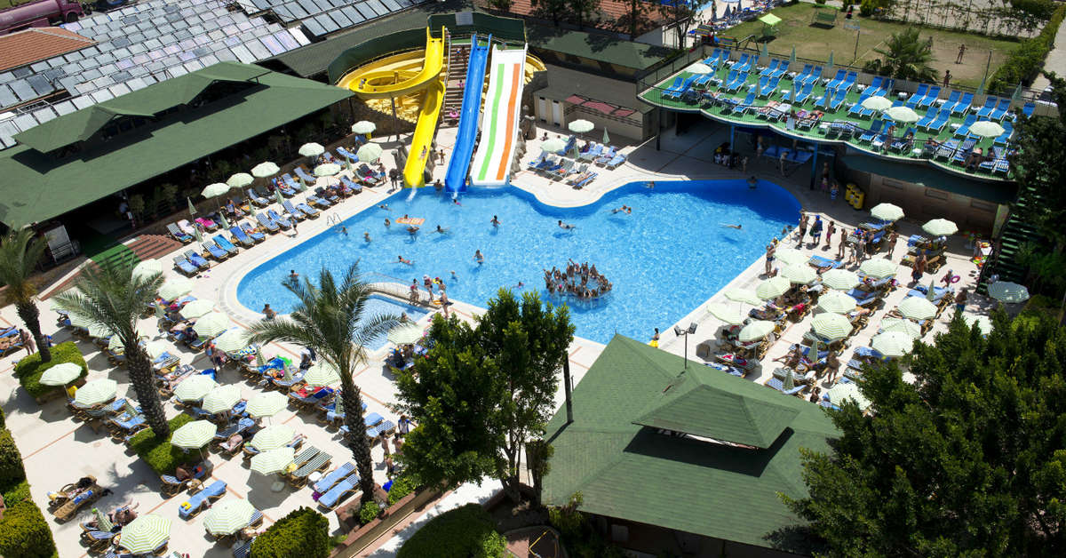 Een foto van het zwembad bij Doganay Beach Club