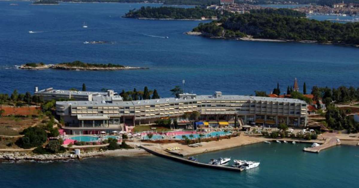Een foto van de buitenkant van Maistra Select Island Hotel Istra
