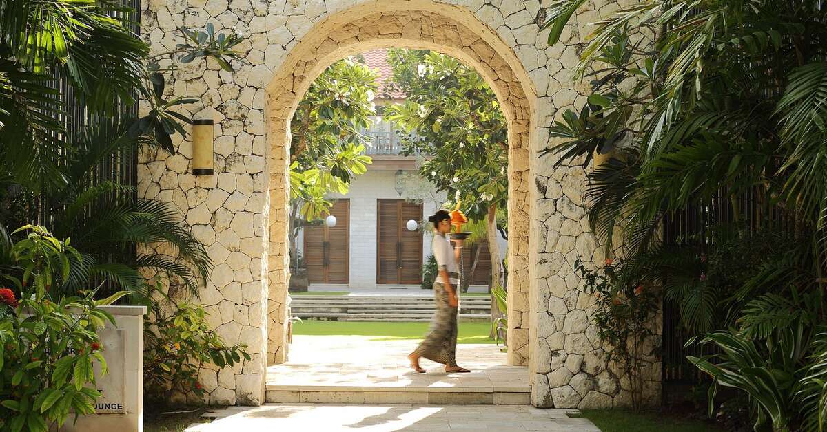 Een foto van de buitenkant van Sudamala Suites & Villas