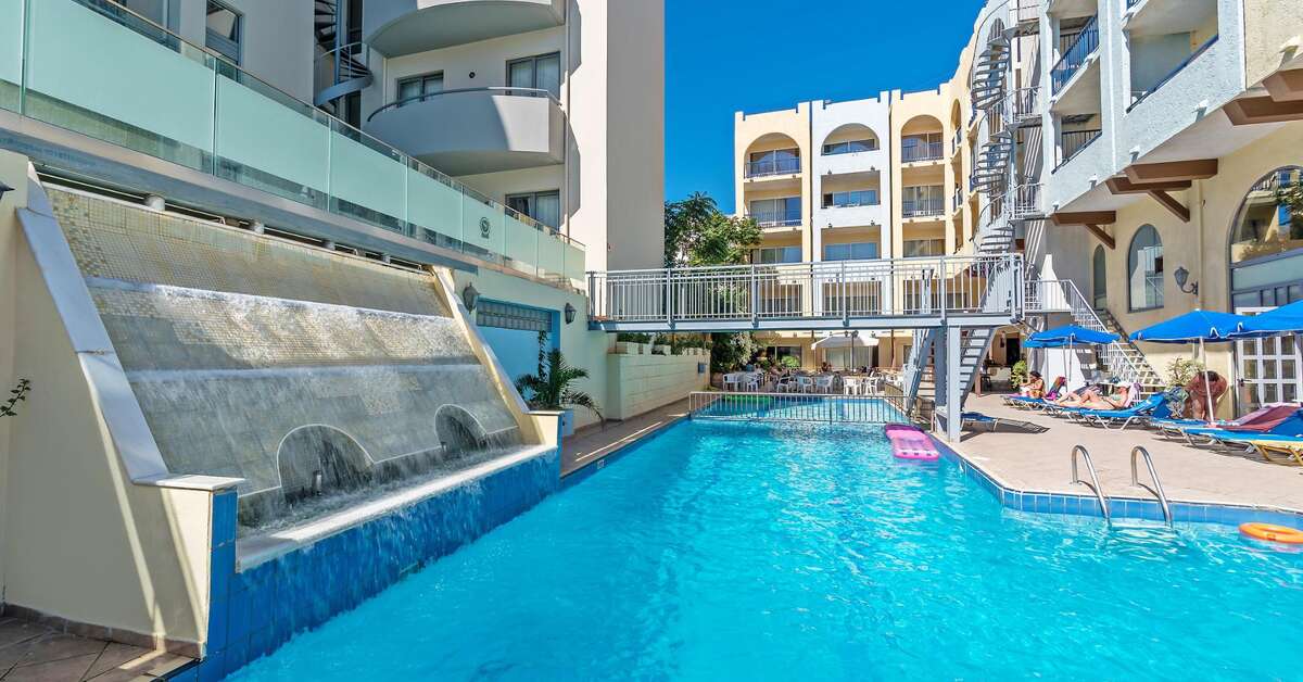 Ein Foto vom Pool im Lefkoniko Beach Hotel