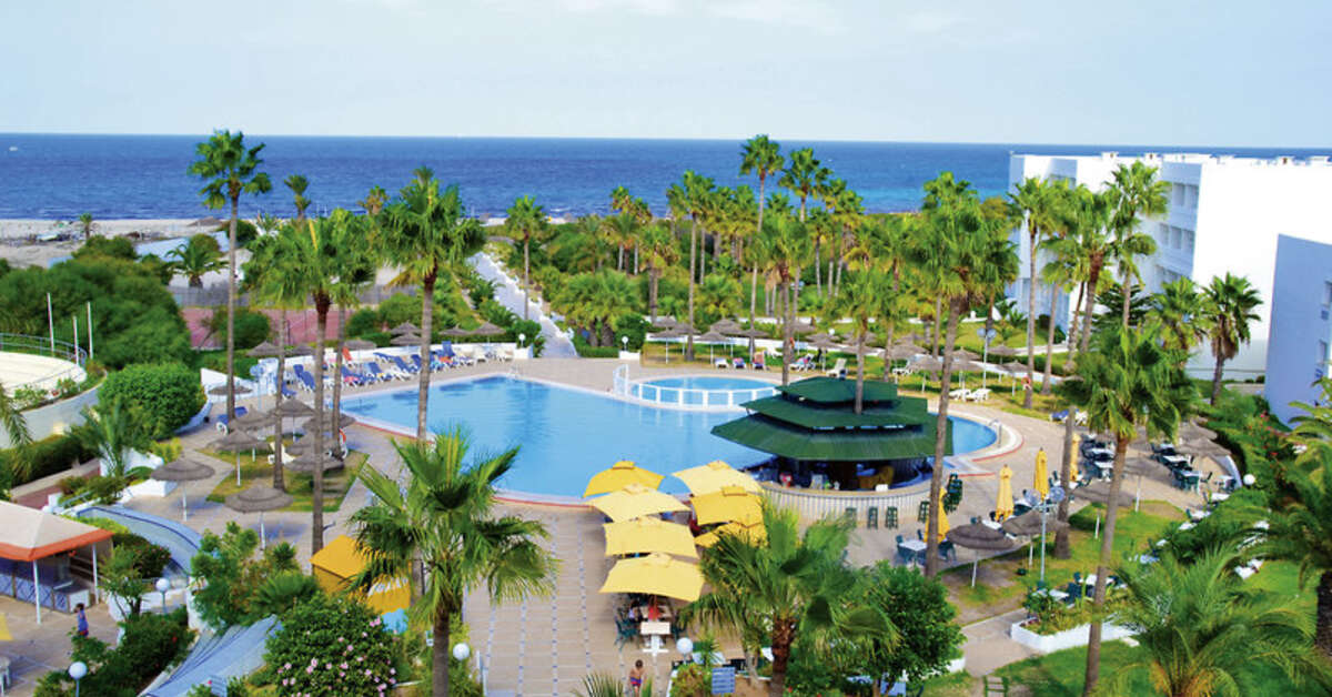 Een foto van het zwembad bij Hotel Club Tropicana & Spa