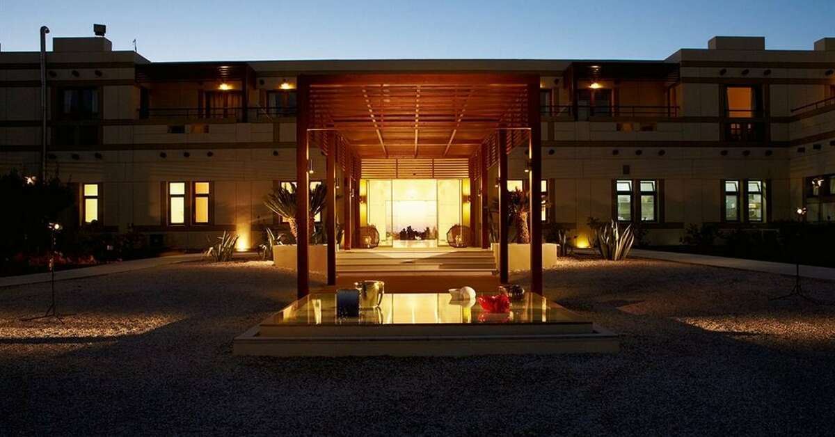 Een foto van de buitenkant van Grecotel Meli Palace