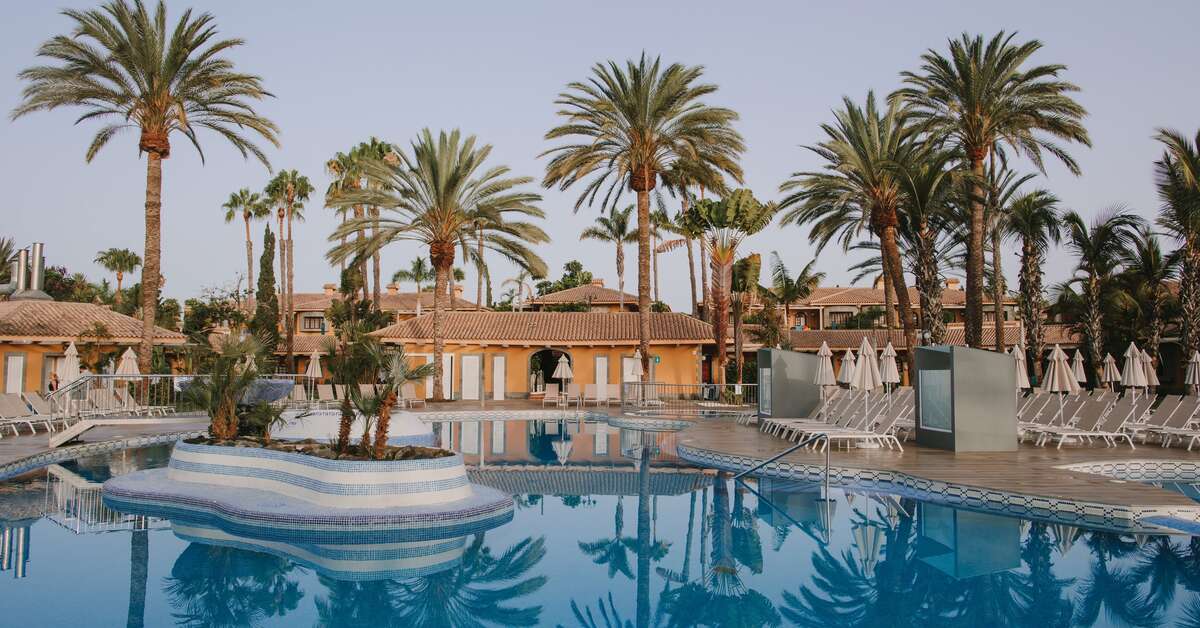 Een foto van het zwembad bij Suites & Villas by Dunas