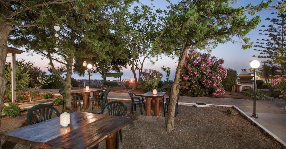 Een foto van het terras bij Panorama Seaview Appartementen