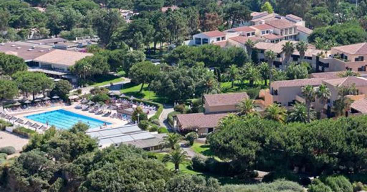 Een foto van het zwembad bij Coralia Club Marina Viva