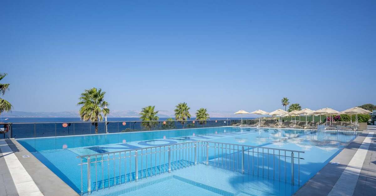 Een foto van het zwembad bij The Nowness Luxury Hotel & Spa
