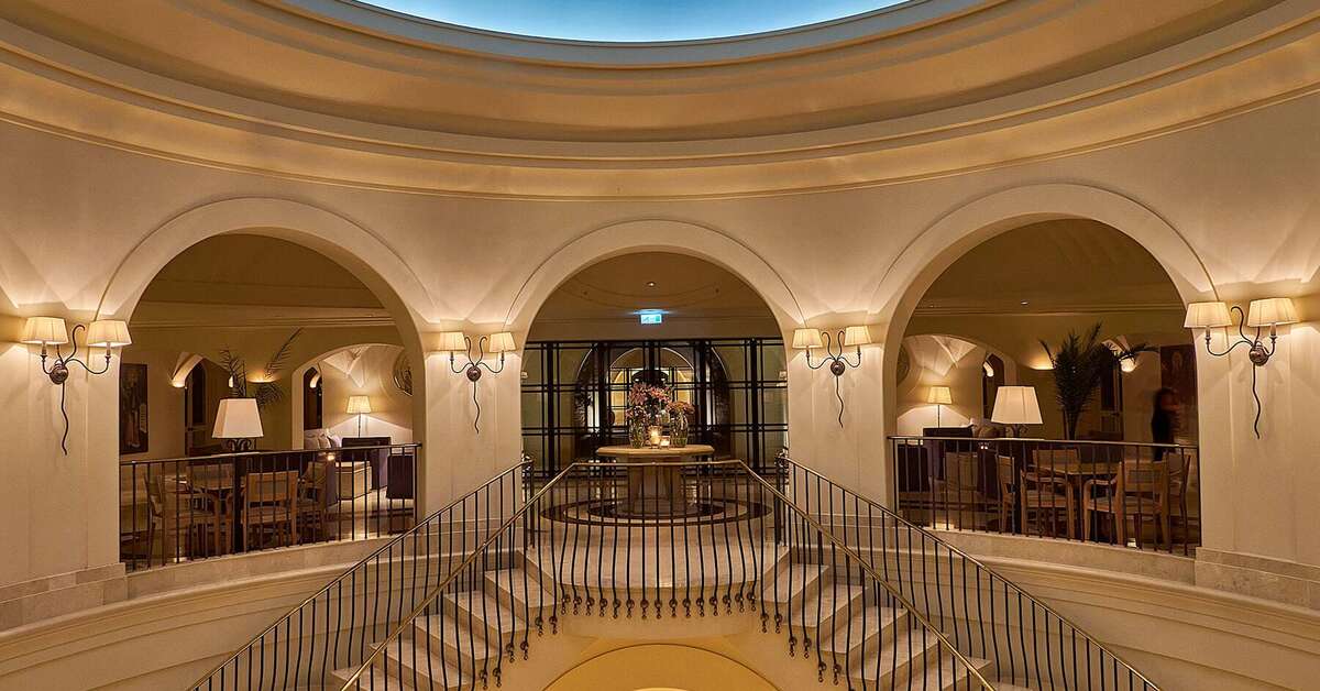 Een foto van het interieur van Anassa Hotel
