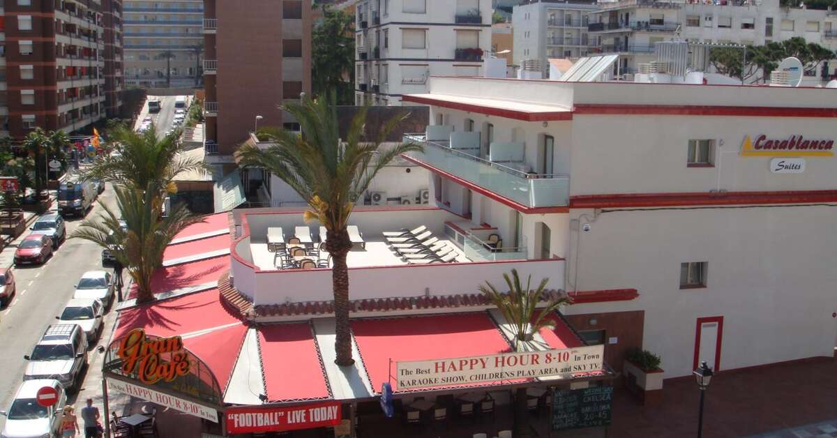 Een foto van de buitenkant van Casablanca Suites