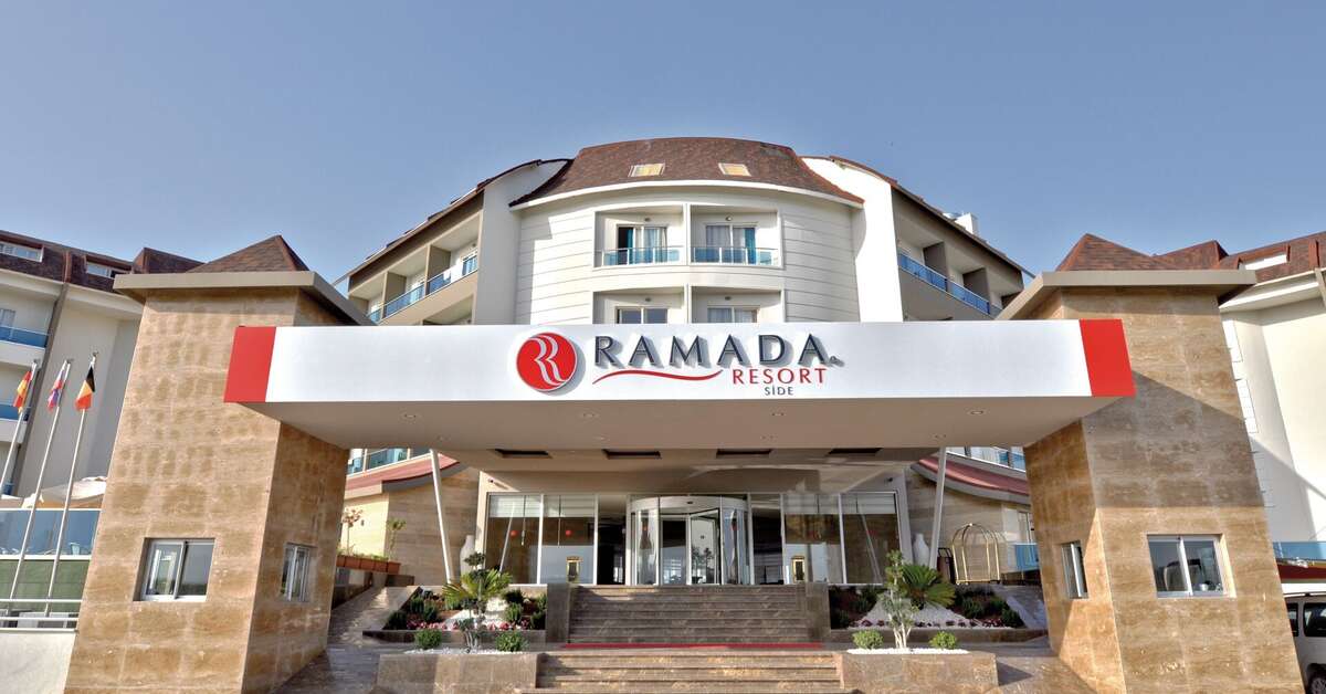 Een foto van de buitenkant van Ramada Resort By Wyndham Side