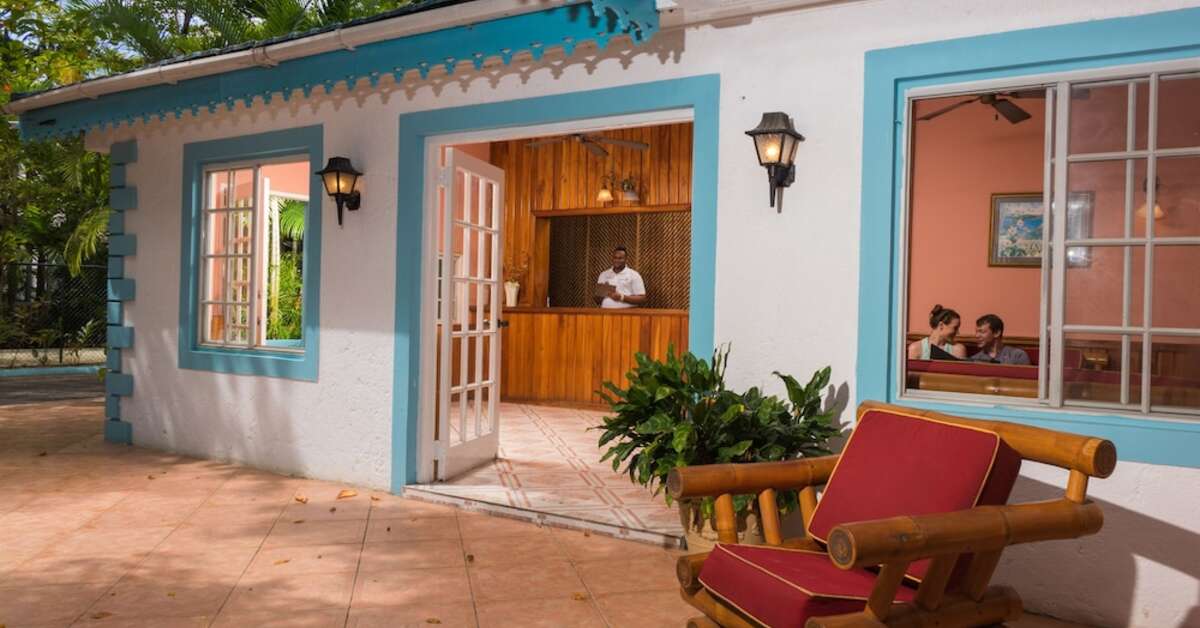 Een foto van de buitenkant van Legends Beach Resort