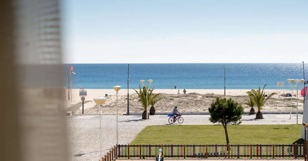 Een foto van de buitenkant van Monte Gordo Plaza