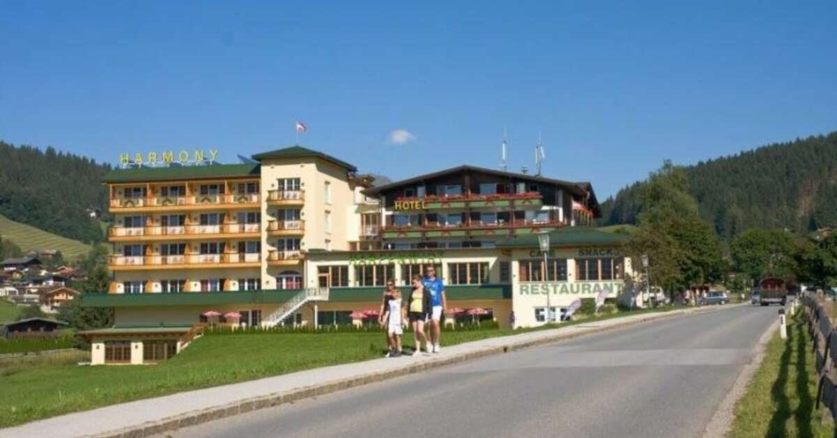 Een foto van de buitenkant van Hotel Harfenwirt