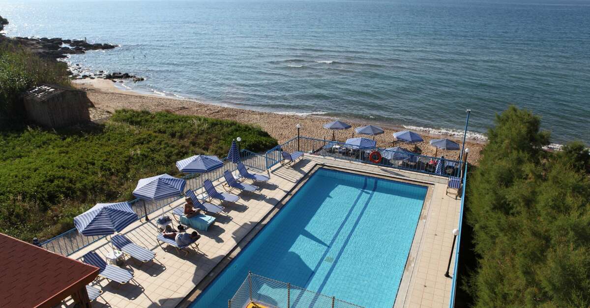 Ein Foto vom Pool im Danaos Beach Apartments