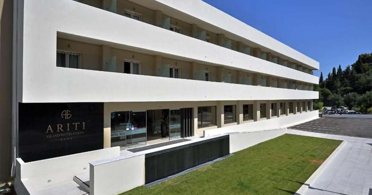 Een foto van de buitenkant van Ariti Grand Hotel