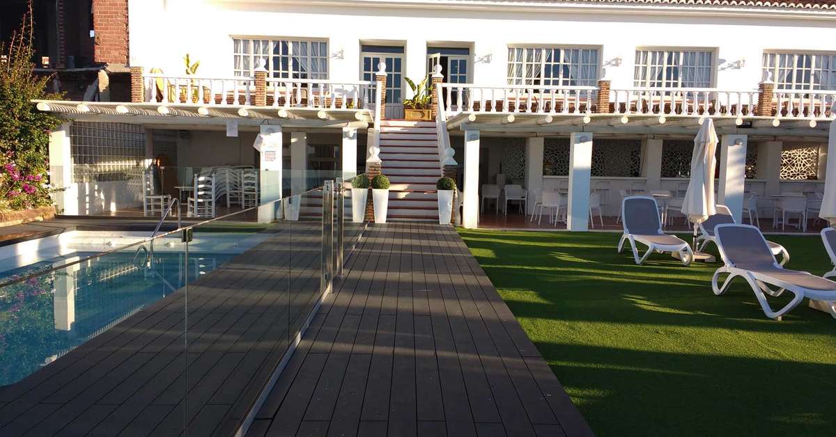 Een foto van de buitenkant van Hotel Santa Rosa