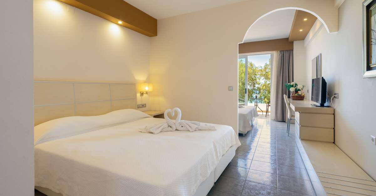 Een foto van Kamari Plus Hotel