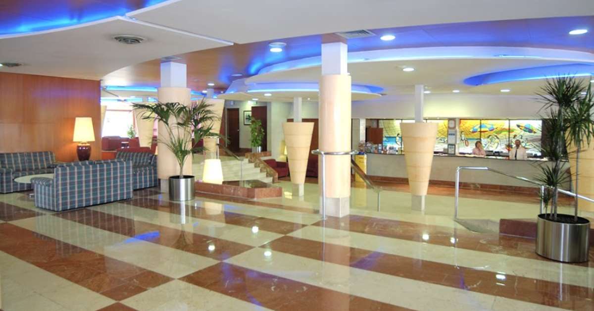 Een foto van het interieur van Hotel Rosamar