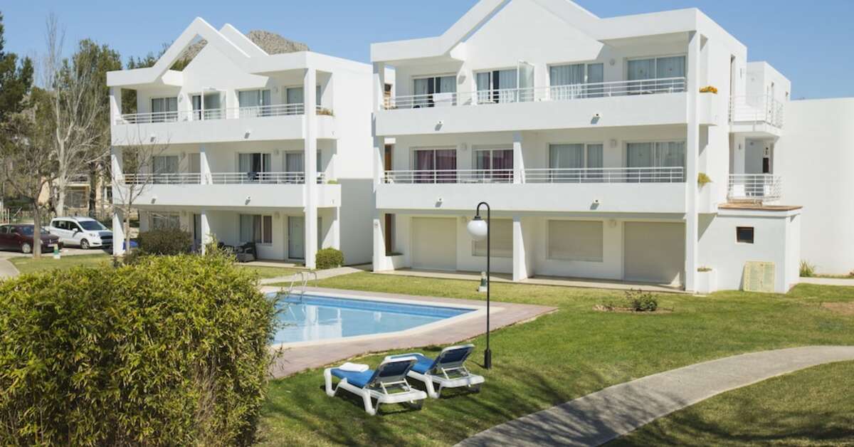 Een foto van het zwembad bij Aparthotel Habitat