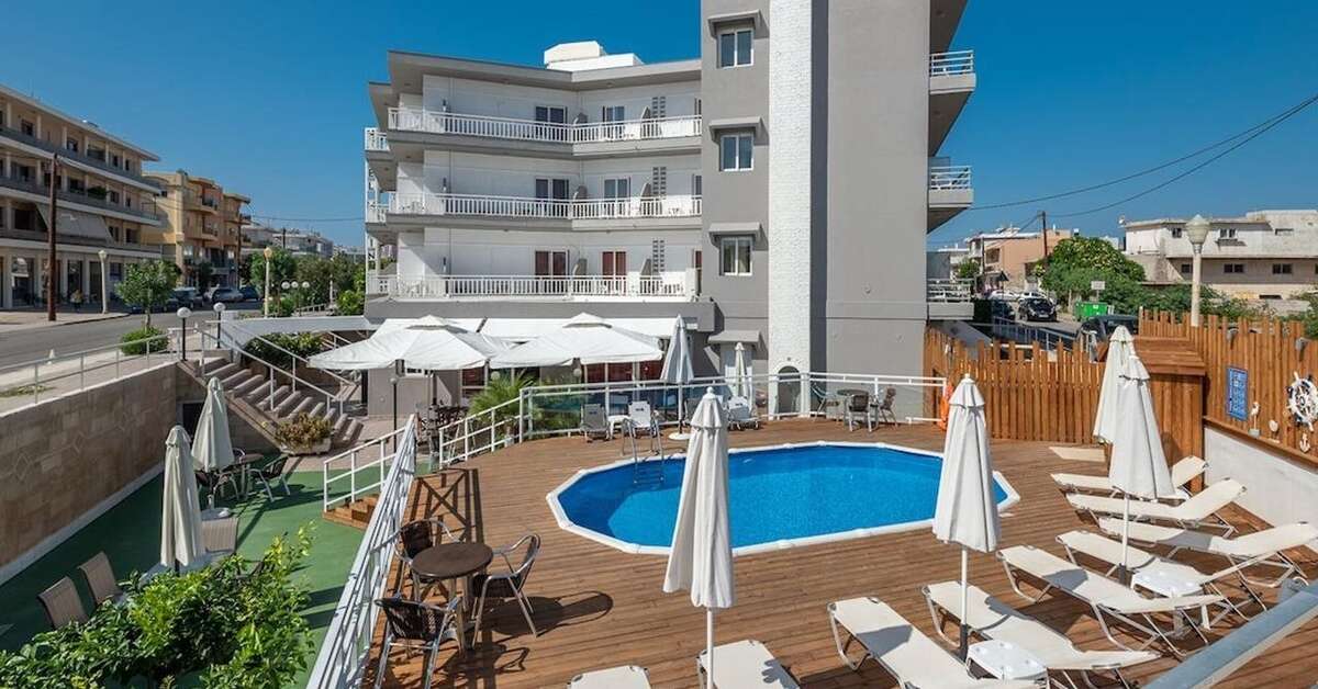 Een foto van het zwembad bij Marine Congo Hotel