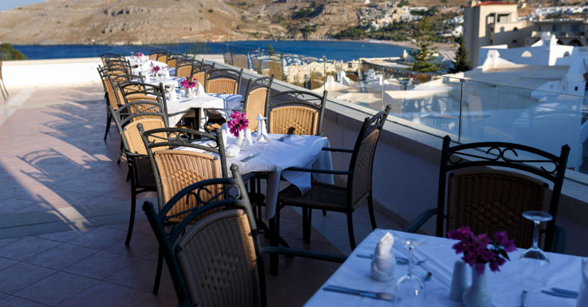 Een foto van het terras bij Lindos Village Resort & Spa