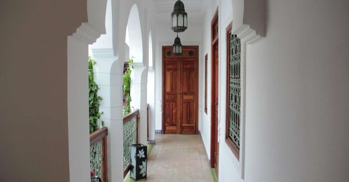 Een foto van de buitenkant van Riad Les Bougainvilliers