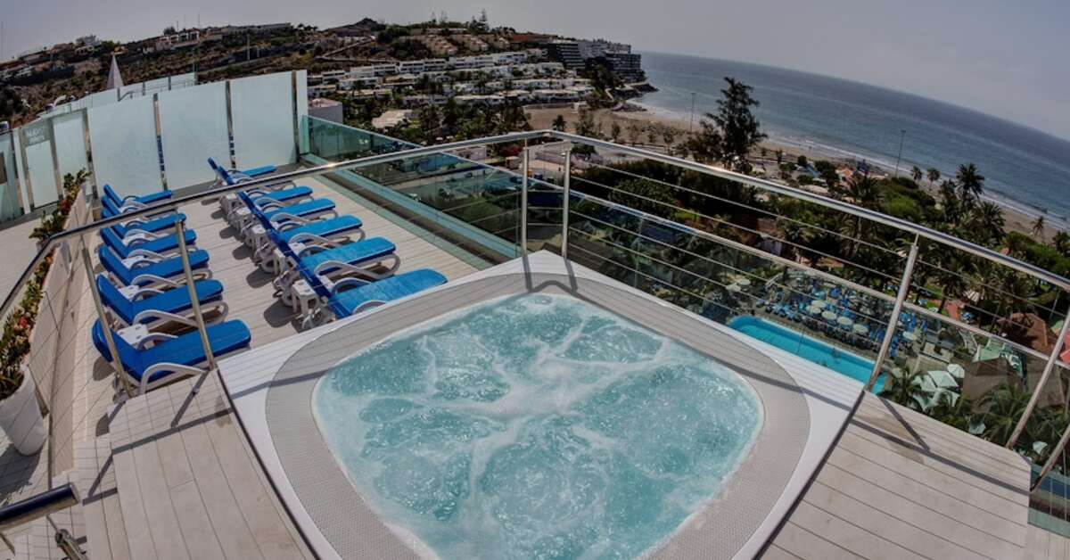 Ein Foto vom Pool im Bull Hotel Costa Canaria & Spa