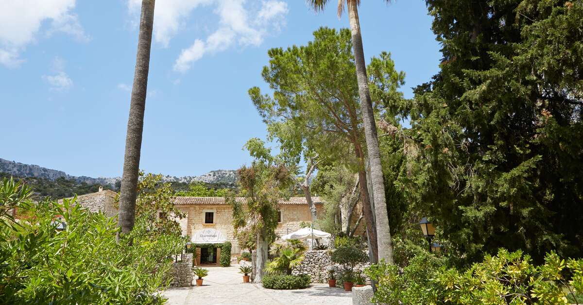 Een foto van de buitenkant van L'Hermitage Hotel & Spa