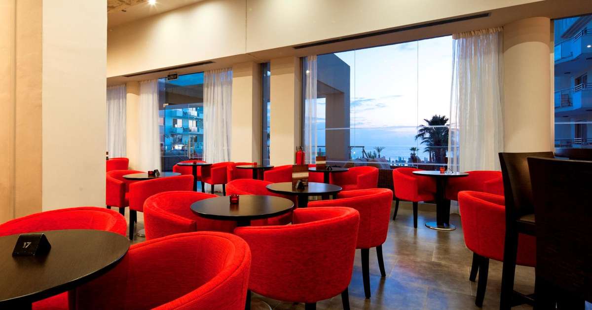 Een foto van het interieur van Capital Coast Resort & Spa