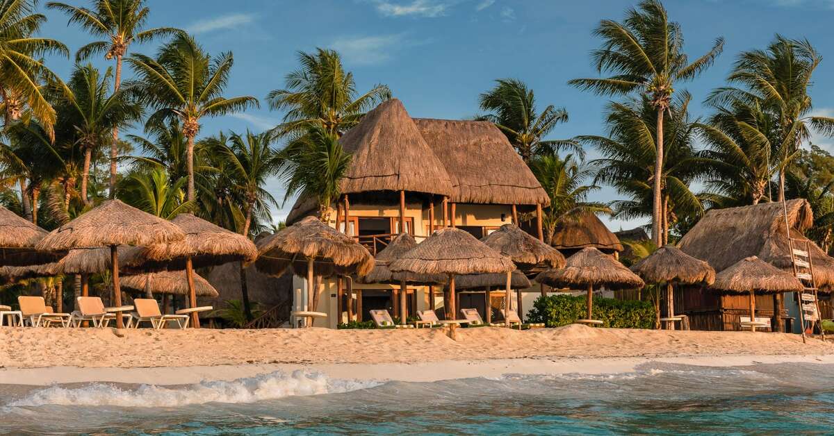 Een foto van het strand bij Mahekal Beach Resort