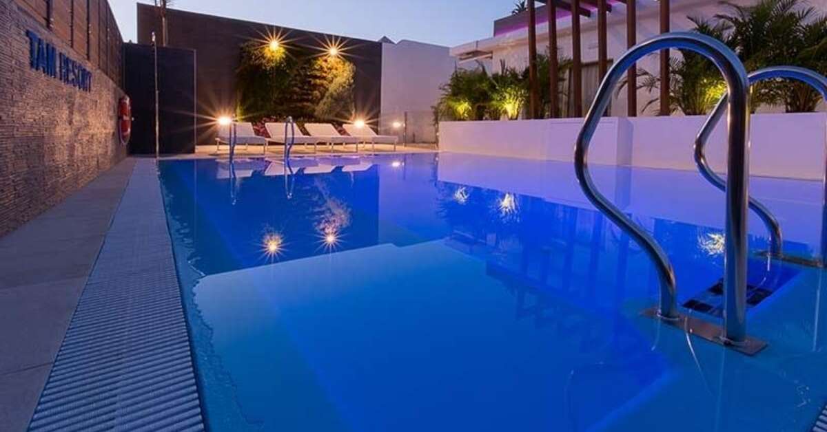 Een foto van het zwembad bij Silvi Villas