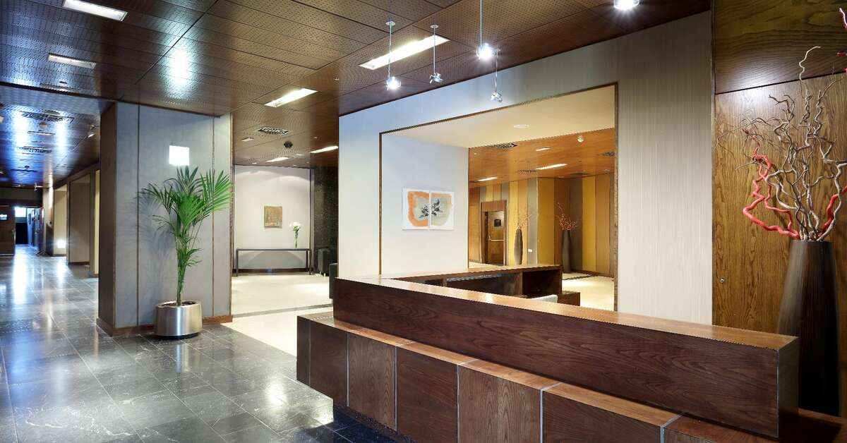 Een foto van het interieur van Eurostars Suites Mirasierra