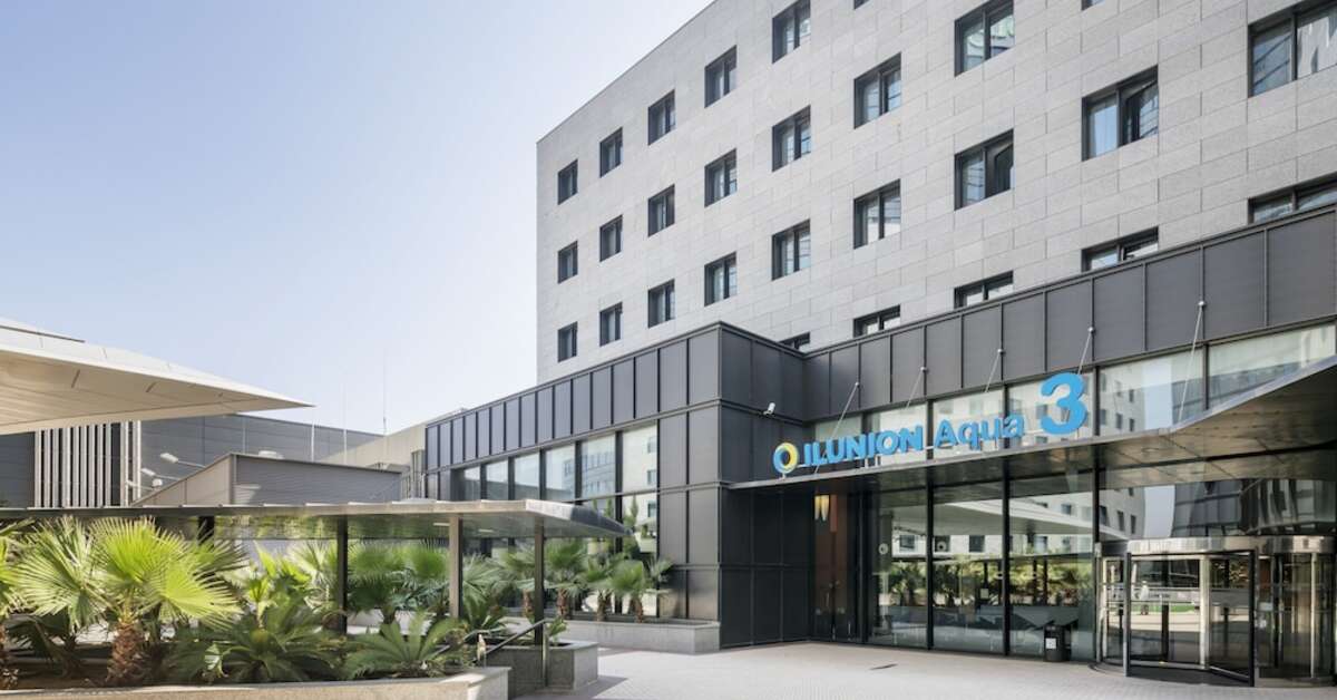 Een foto van de buitenkant van Hotel Ilunion Aqua 3